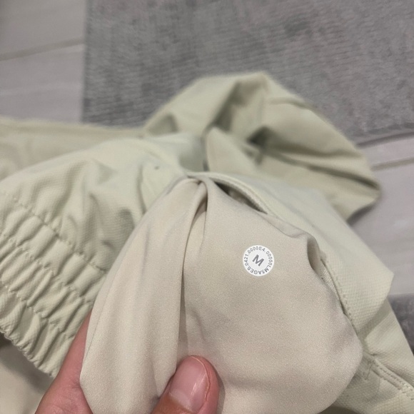 Lululemon ABC Jogger DWR
Natural Ivory size medium - Picture 9 of 9